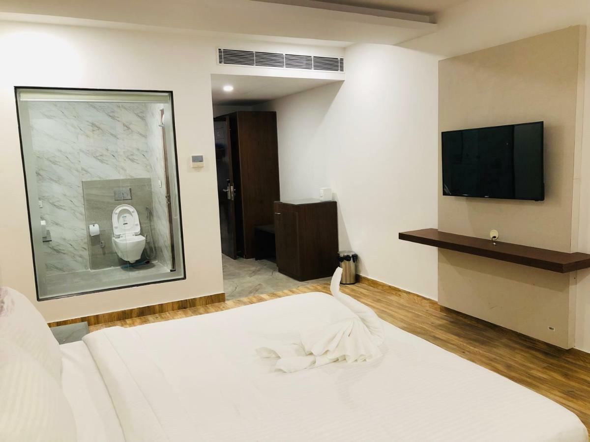 Hotel Ak Suites Patiāla Kültér fotó